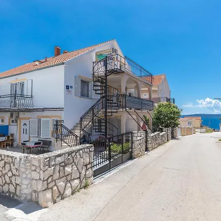 Two-bedroom In Okrug Gornji