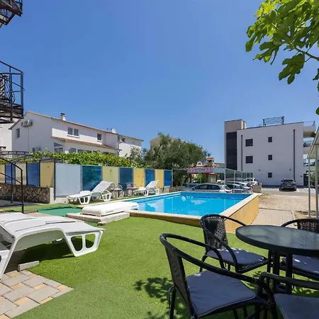 Two-bedroom In Okrug Gornji Apartamento *