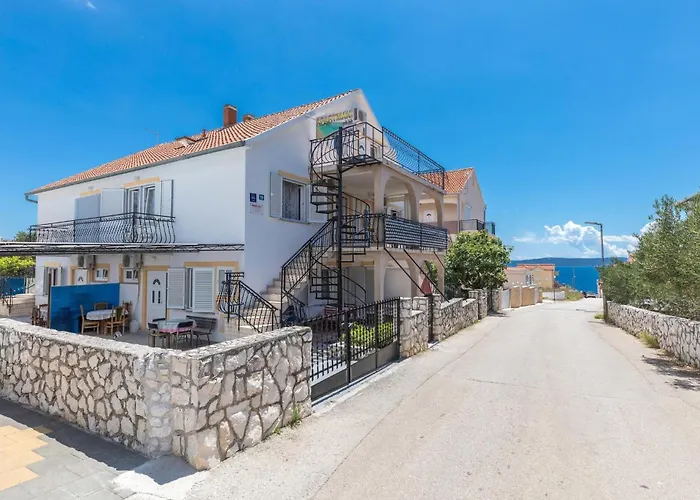 Two-bedroom In Okrug Gornji