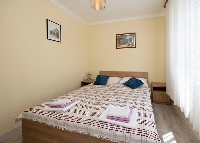 Two-bedroom In Okrug Gornji Apartamento *