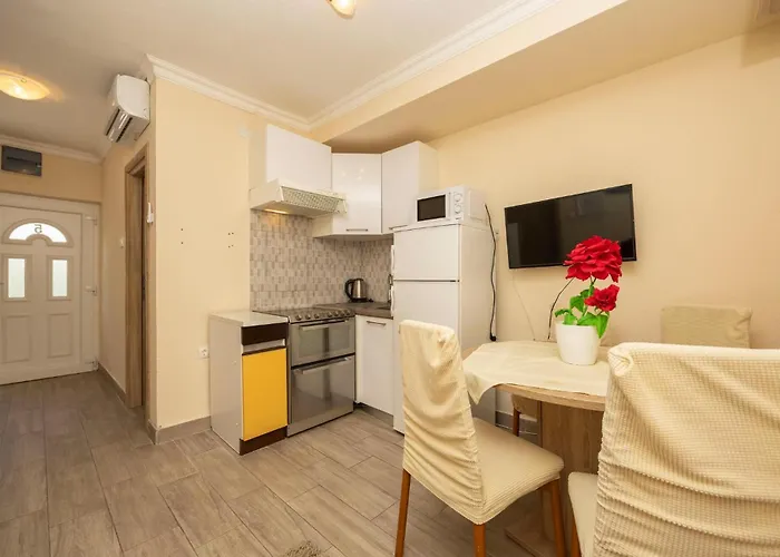 Two-bedroom In Okrug Gornji Trogir