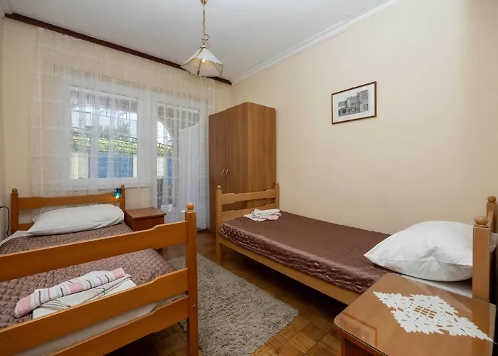 Two-bedroom In Okrug Gornji