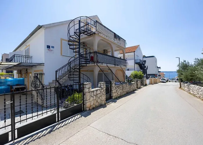 Two-bedroom In Okrug Gornji Apartamento