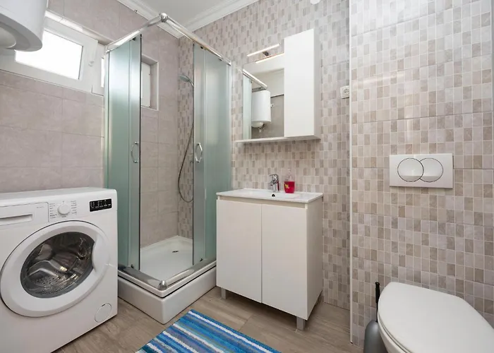 Apartamento Two-bedroom In Okrug Gornji