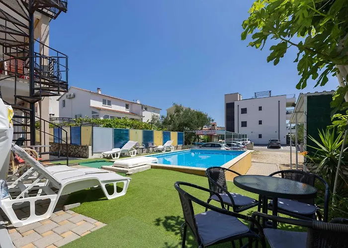 Two-bedroom In Okrug Gornji Apartamento *